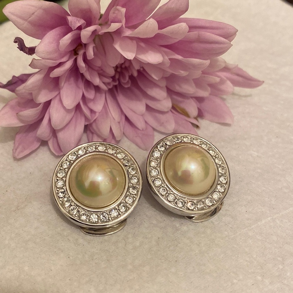 Dior Vintage Pearl Earrings. Perfect condition.